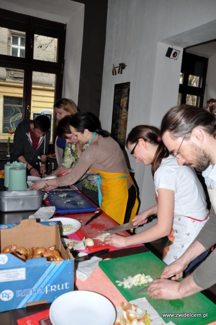 Kraków – Valparaiso – warsztaty tapas – siekamy szynkę i cebulę