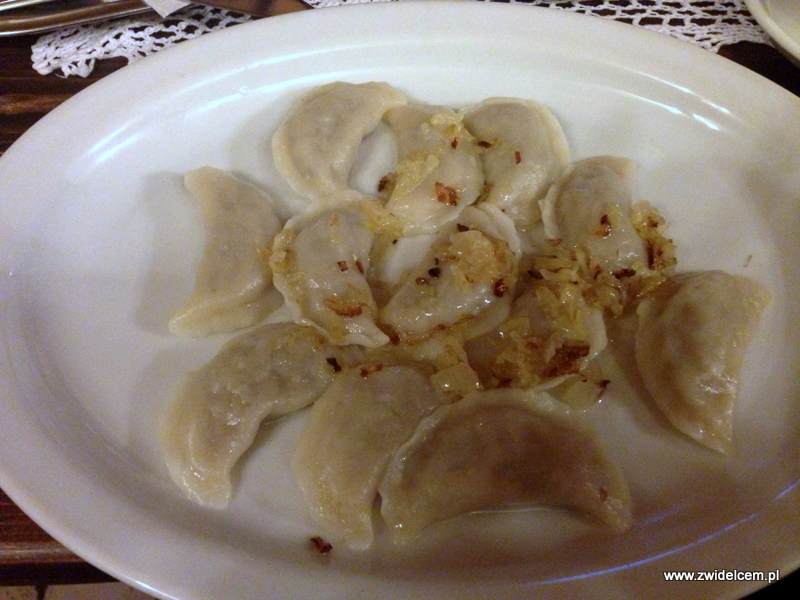 Kraków - Gospoda na Woli - pierogi z kapustą i grzybami z cebulką