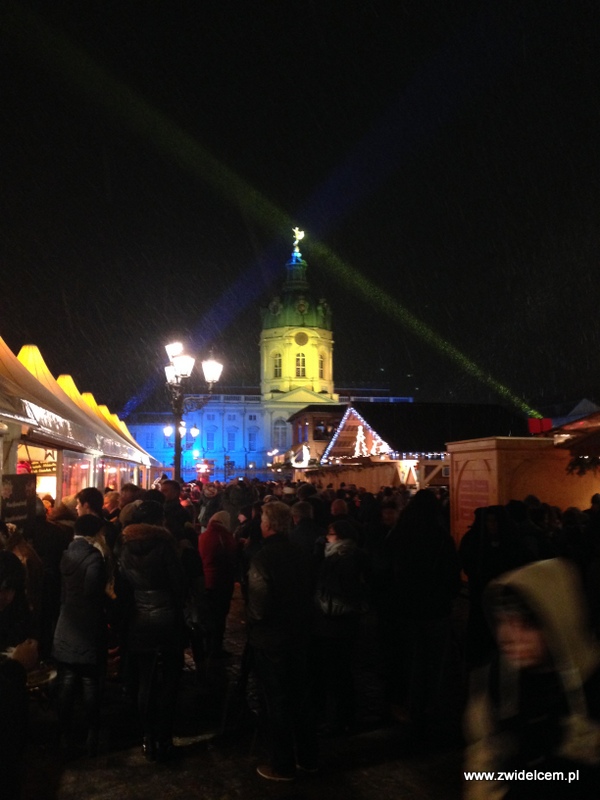 Berlin - weihnachtsmarkt charlottenburg - ludzie