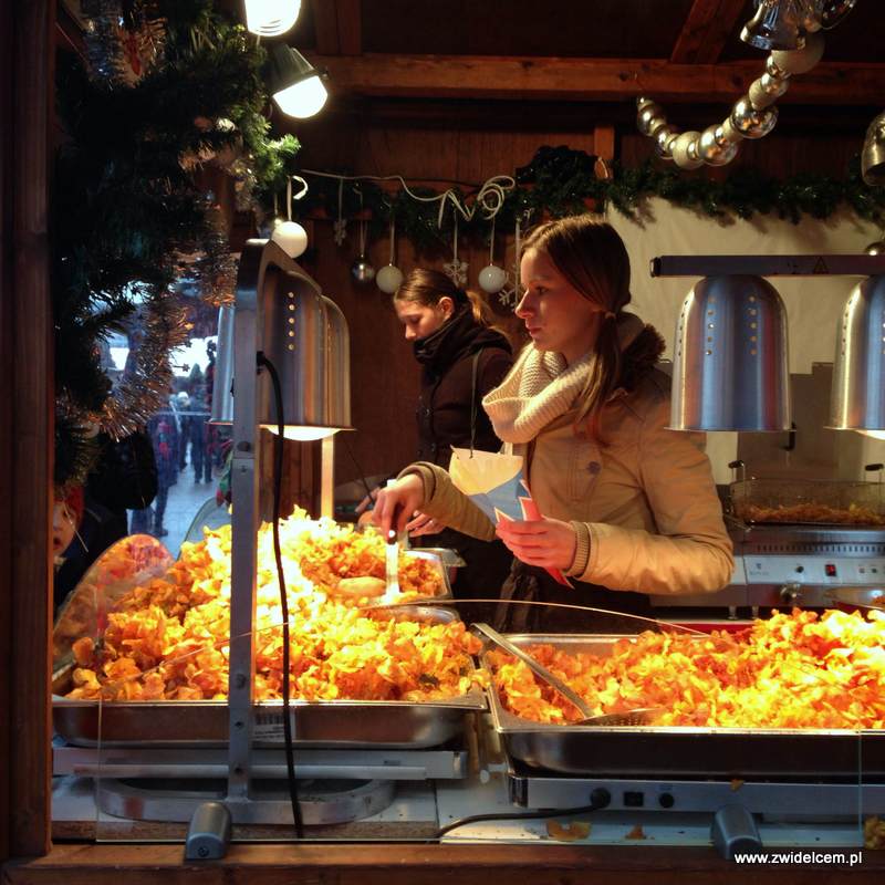 Berlin – Weihnachtsmarkt am Alexanderplatz - ziemniaczane chrupki