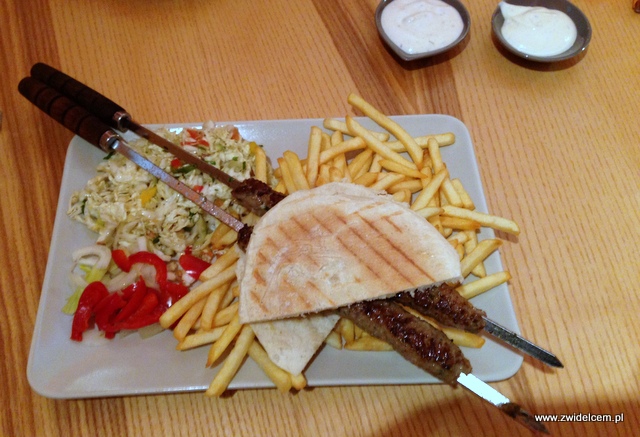 Kraków - Laila - shish kebab z sałatką