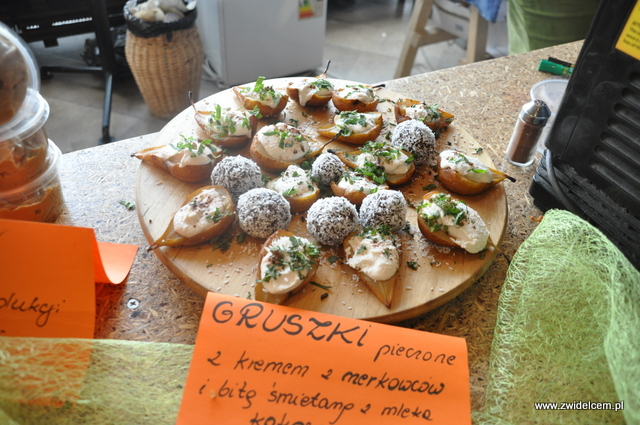 Kraków - Najedzeni Fest Slow Food - Spółzielnia - gruszki z kremem z nerkowców