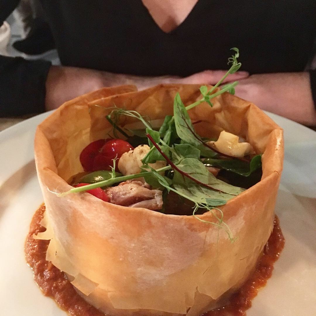 Kraków - Bistro 11 - Restaurant Week - warzywa sous vide z młodym drobiem w cieście filo
